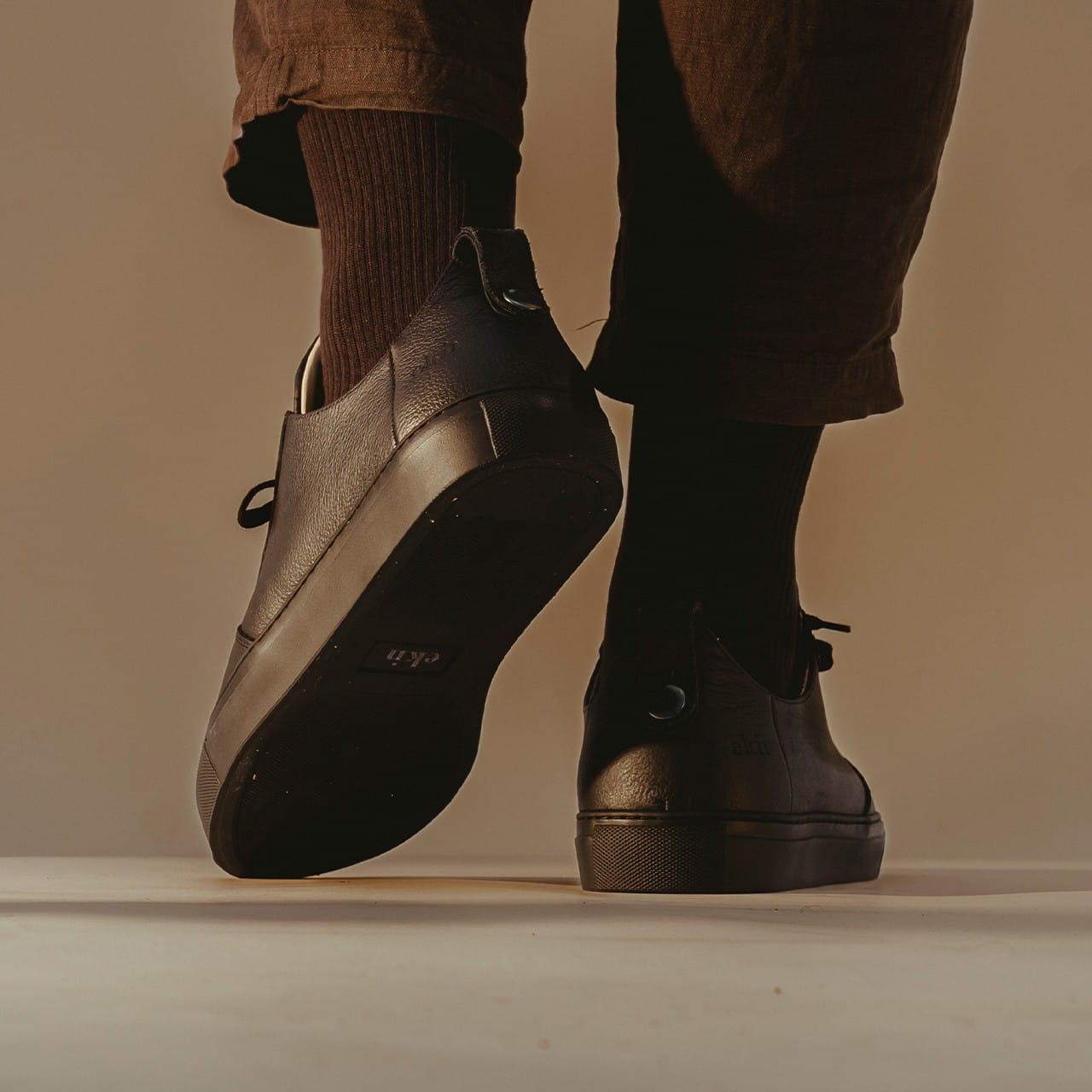 Argan Low All Black