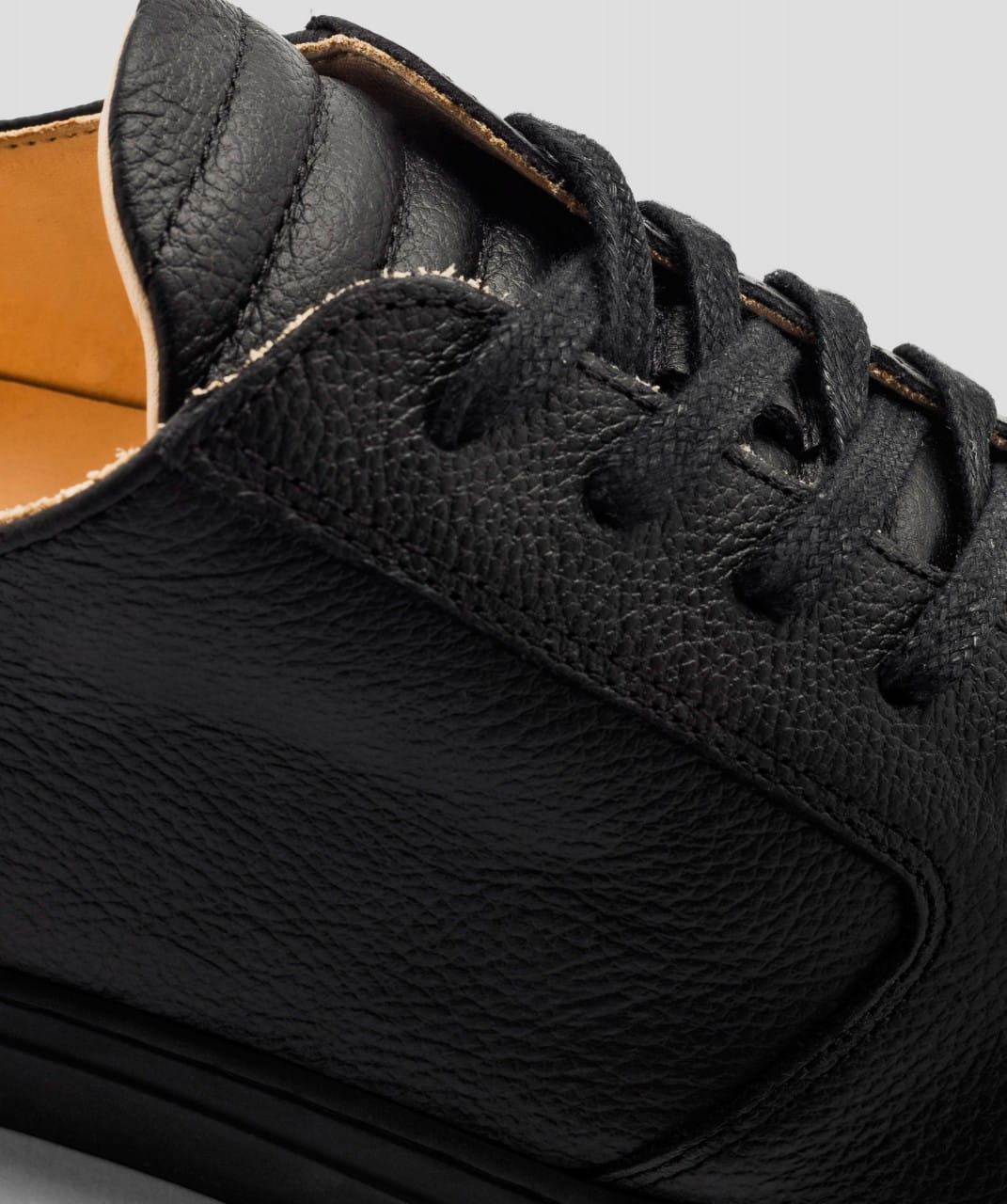 Argan Low All Black