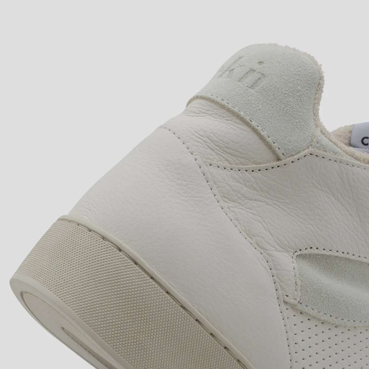 White retro sneaker | Handmade in Portugal | ekn footwear